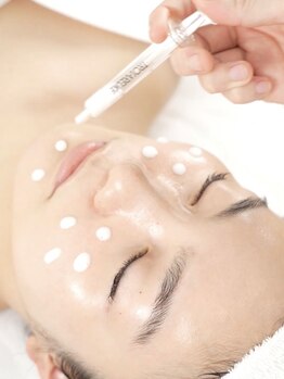 オン(on.)の写真/韓国で予約半年待ち【トロイアルケ】の肌管理☆一人一人のお肌に合わせて
高濃度アイテムを調合◎