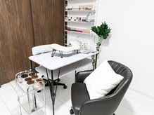 Vanilleパラジェル/フィルイン/フェイシャル/メイク【ヴァニーユ】【3/1OPEN(予定)】の雰囲気（白に包まれる、静かなひととき日常を少し離れるための小さな空間）