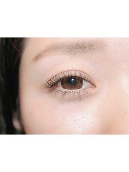 ナチュラル上品な目元にしたい