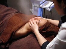 パルファム/毛穴汚れも眉デザインも一緒に