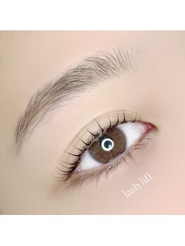 アイラッシュ アンドアール(eyelash and.R)/二重線に巻き込まないように