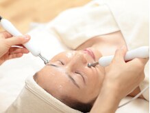 ラスティック(rustique)の雰囲気（セルラムはナノ＆マイクロカレント微弱電流を使用した特許機器）