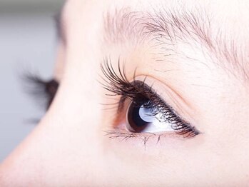 ワンムートブロウ(1mut Brow)の写真/プライベート空間のためお子様同伴可◎自まつ毛の負担を最小限に抑えた施術でキープ力もバツグン★