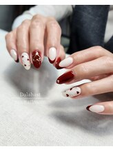 ダーラヘスト ネイル(Dalahast Nail)/ボルドーネイル