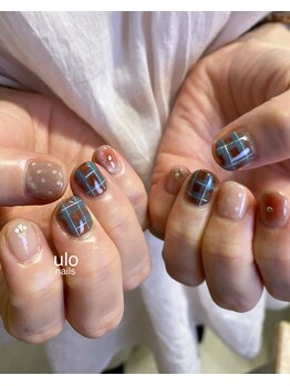 ウロネイルズ(ulo nails)/ホロドットとチェック柄ネイル
