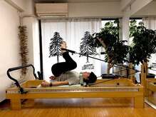 ライフ ピラティス スタジオ(LIFE Pilates Studio)/フロッグで腰の緊張を抜く