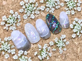 エストリブレ(estLivre)/天然石風ネイル