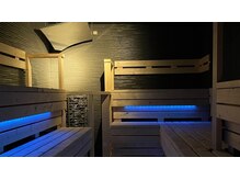 静かに瞑想できるサウナ1500円。