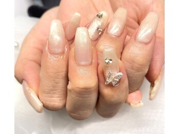 キラキラちょうちょネイル