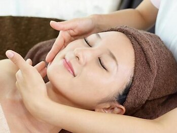 カッツエステティックサロン 東尾道の写真/【★winter campaign★冬の極上うるおいフェイシャル¥10,350】肌バリア機能を高めてハリ艶のある美肌へ!