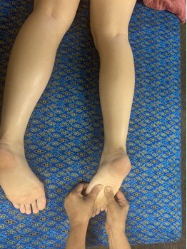 タイマッサージ アンチャラの写真/【女性に大人気★極上オイルマッサージ】自分へのご褒美に◎パンパンにむくんだ足もすっきり軽やか♪