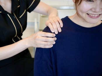 リブラ(LIBRA)の写真/国家資格保持者による《整体×オイル》のダブルケア！首肩だけでなく頭の後ろ～肩甲骨までしっかり施術。