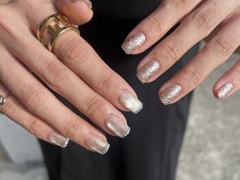 サクノネイル(SAKUNONAIL)/アシメキラキラネイル