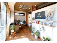 モミ 覚王山店(momi)/2階サロンは日当たり良好