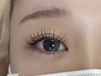 ゼシール(Ze seal)の写真/【モチ重視派に人気】すぐ取れる悩みに終止符！毛質/接着/角度にこだわる技術で可愛い目元を長く楽しめる♪