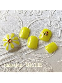 イエローの夏ネイル