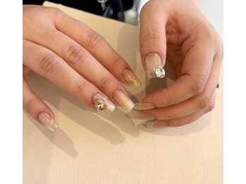 シグネイルスタジオ(CYiG nail studio)の写真/シンプルでもしっかり存在感のある特別なネイルに◎ハンドケア、フットケアも当店の人気メニューです!