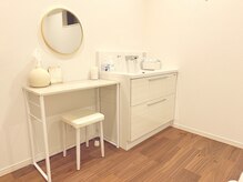 施術後のお化粧直しスペースもございます。