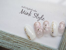 ホワイト×フラワーネイル