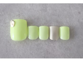 スリー 自由が丘(THREE)/ネオンイエロー