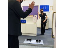 磨凛/サロン風景