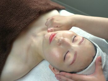 エステティックサロン リリース 東区筒井店(Release)の写真/小顔&むくみ・歪み徹底改善！【筋膜小顔矯正×インディバ¥8800(美容液導入付)】ほうれい線/二重顎に効く！