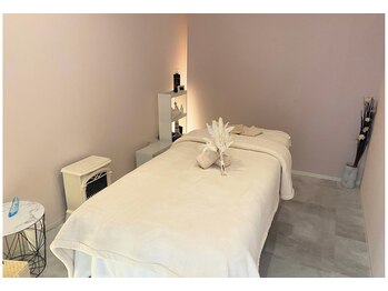 ナナイロ(nanairo)/フェミニンな完全個室空間