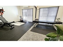 施術スペースと体幹トレーニングスペース完全プライベート空間