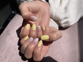 パステルイエローネイル
