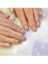 フィオーレ(fiore)/シンプルクリスマスネイル 薄葉