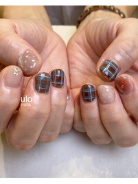 チェック柄とホロドットネイル