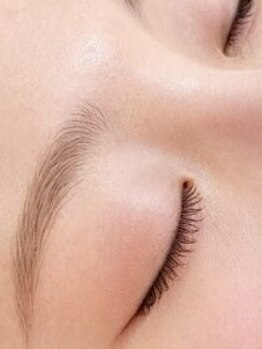 アイラッシュサロン アクアマリン(AquaMarine)の写真/美眉は形と色から。眉ワックス脱毛とワントーンだけ明るくする眉カラーで朝のメイクは断然ラク！