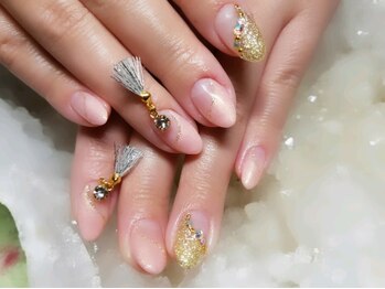 アグン(agung)/斜めフレンチで指先美しい