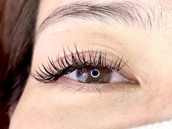 アイコ 岡山東店(eyeco)の写真/フラットラッシュのバインドロックは品質もモチ抜群★根元から立ち上げるパリジェンヌも人気◎