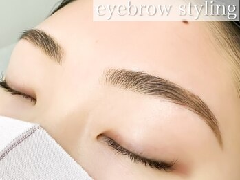メデル 表参道(MEDERU)の写真/お顔の印象は眉で決まる♪《アイブロウスタイリング》￥5980　メイク仕上げでお出かけ前にもおすすめ♪