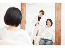 施術後は、ホルモンバランスが整い、首肩までも羽のように軽く。