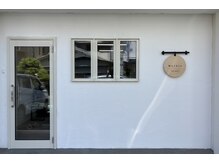 マーブル(Marble)の雰囲気（橿原神宮前駅『西出口』徒歩２分。サロンの前に駐車場あり。）