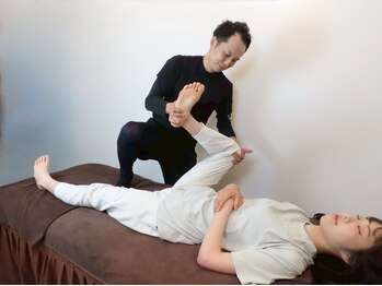 ミアルマ(mi alma)の写真/歪みからくる全体の不調を解消☆猫背・巻き肩・小顔左右差・骨盤矯正などでお悩みの方、お任せください！