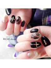 リッシュ ドゥ(RICHE deux)/ロザリオ×バラ推しネイル