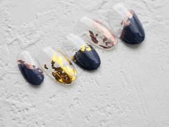 カトルナフ(quatre fois neuf)/大人ネイビーのフレンチネイル