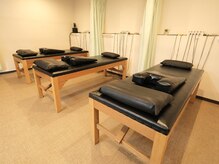 あすか鍼灸整骨院 アスカボディファクトリー(ASUKABodyFactory)の雰囲気（ゆったりとした施術スペースで極上の癒しを）