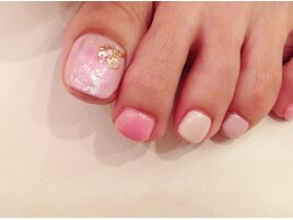 PINKニュアンスフットネイル。