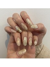 ヌア(nur.)/ホワイト×ゴールドnuance