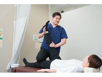 かがりの整骨院 東近江八日市院/6.施術：ストレッチ