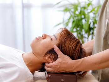 鍼灸院アゼ(AZE)の写真/鍼灸による肩こりへのアプローチは、肩周辺の筋肉や神経だけでなく AZEでは「心身一如」という概念を重視◎