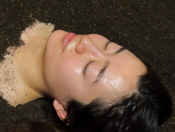 SHIBAURA酵素浴サロン Jun 田町・芝浦店の写真/女性特有の冷えお悩みにも効果的◎腸活・妊活にも!米ぬか酵素風呂で身体の芯からぽっかぽか♪