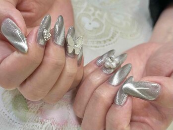 ネイルサロン ヴィヴィ(nail salon ViVi)の写真/派手にできない方にオススメ◎甘さをぐっと抑えて,シンプルなのに大人可愛いNailで手元のキレイを叶えます!