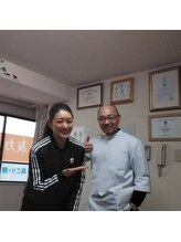 友カイロプラクティックセンター/クライアントさんと2ショット