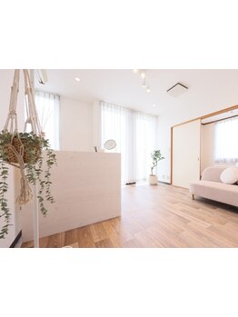 ゆったり空間で施術が受けられるサロン