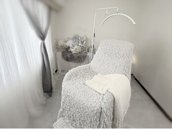 ミュウ バイ エミュ(MIU by emu)の写真/1対1のプライベート空間で、周りを気にせずリラックス♪一人一人の目元に合わせたデザインを提案します!